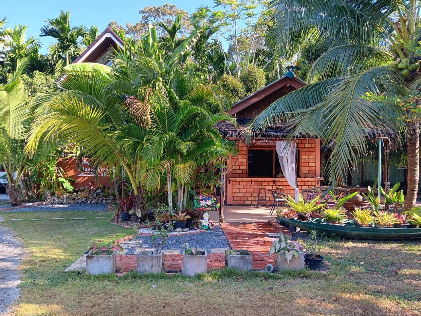Alaska Pool Cafe&homestay2 Homestay